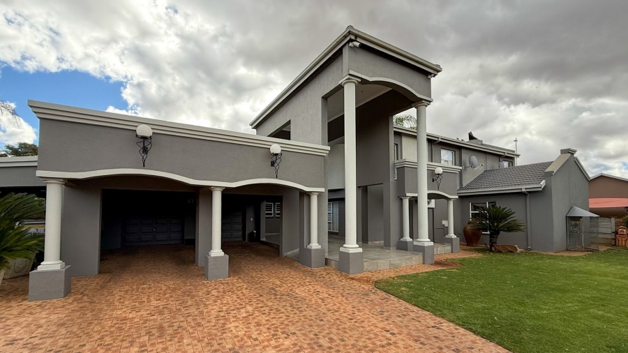 5 Bedroom Property for Sale in Wilkoppies North West